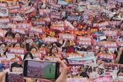 开云体育app-双方攻守交替，现场球迷为球队呐喊助威