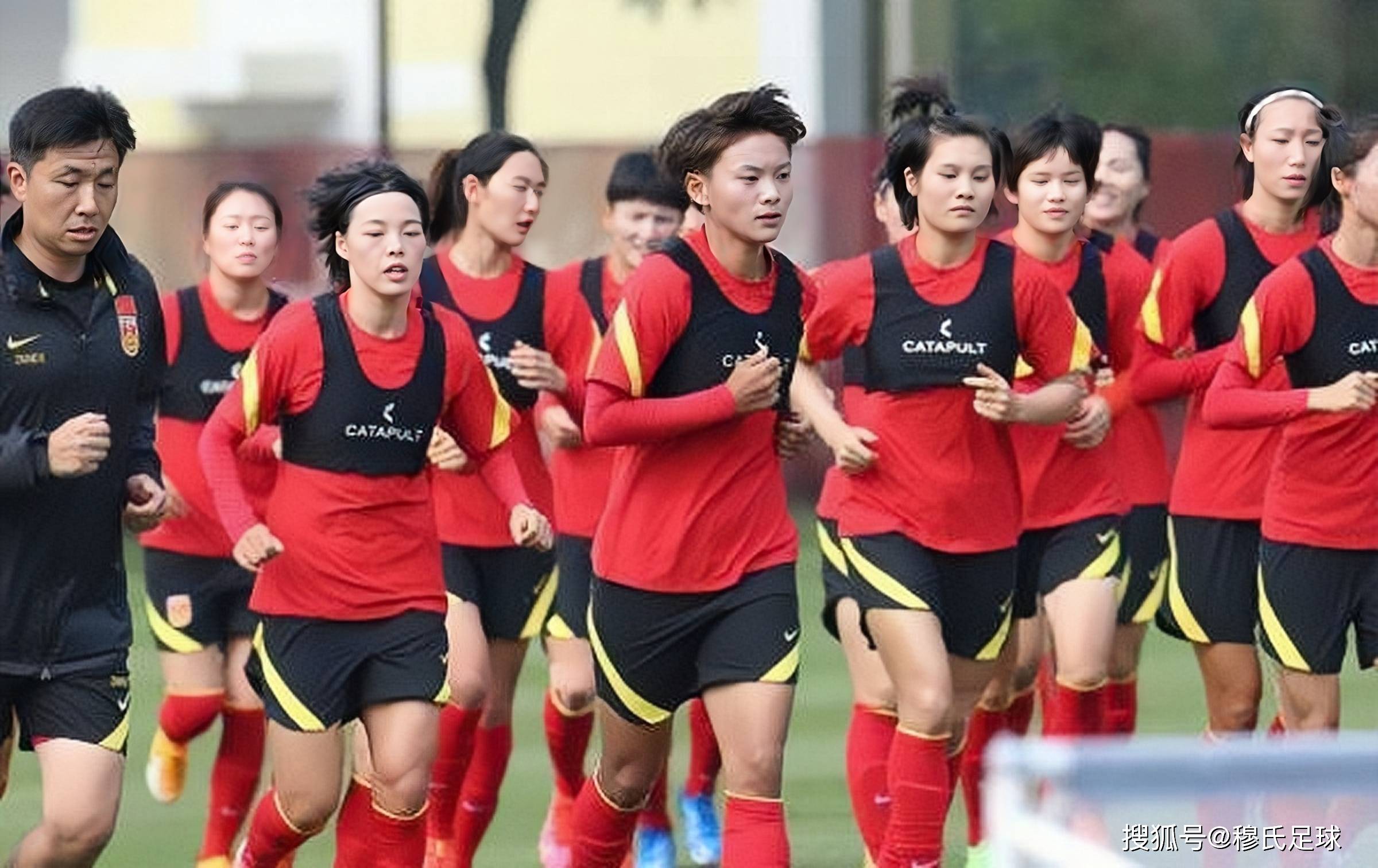 包含中国女足选手为国争光，成就斐然的词条