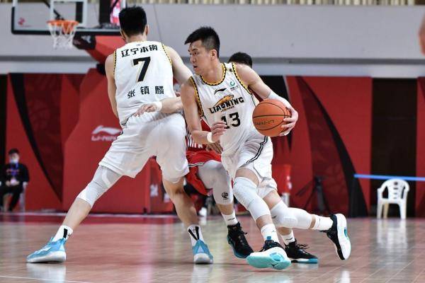 易建联25+15广东108-97险胜辽宁的简单介绍