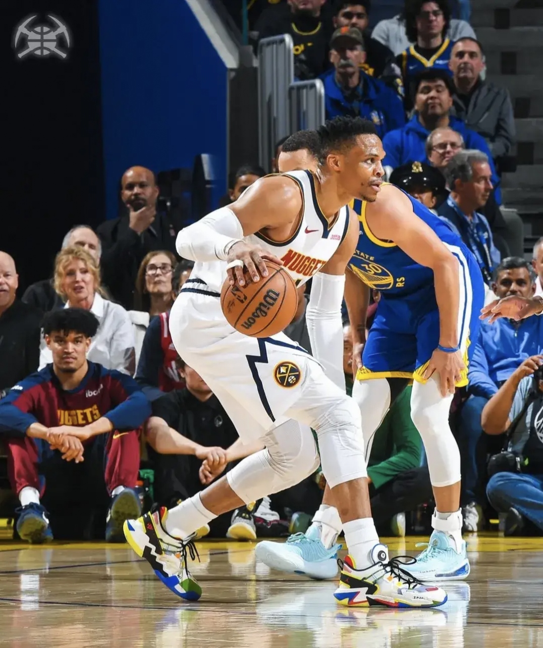 勇士客场惨败掘金，库里伤停影响大的简单介绍