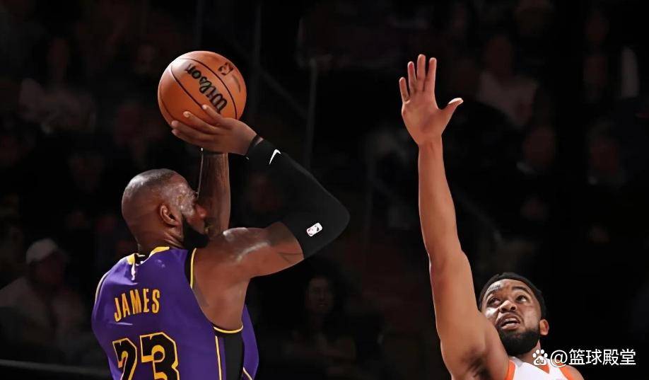 湖人全队发挥一致,主场大胜尼克斯 湖人全队发挥一致,主场大胜尼克斯