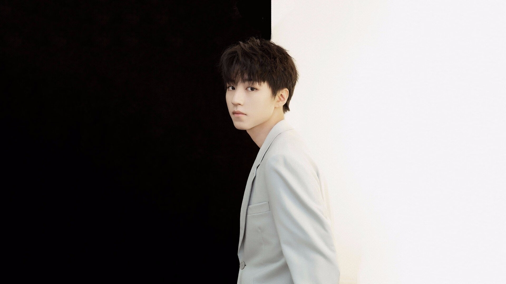 NBA总决赛之夜，当哈弗茨在攻防两端统治球场