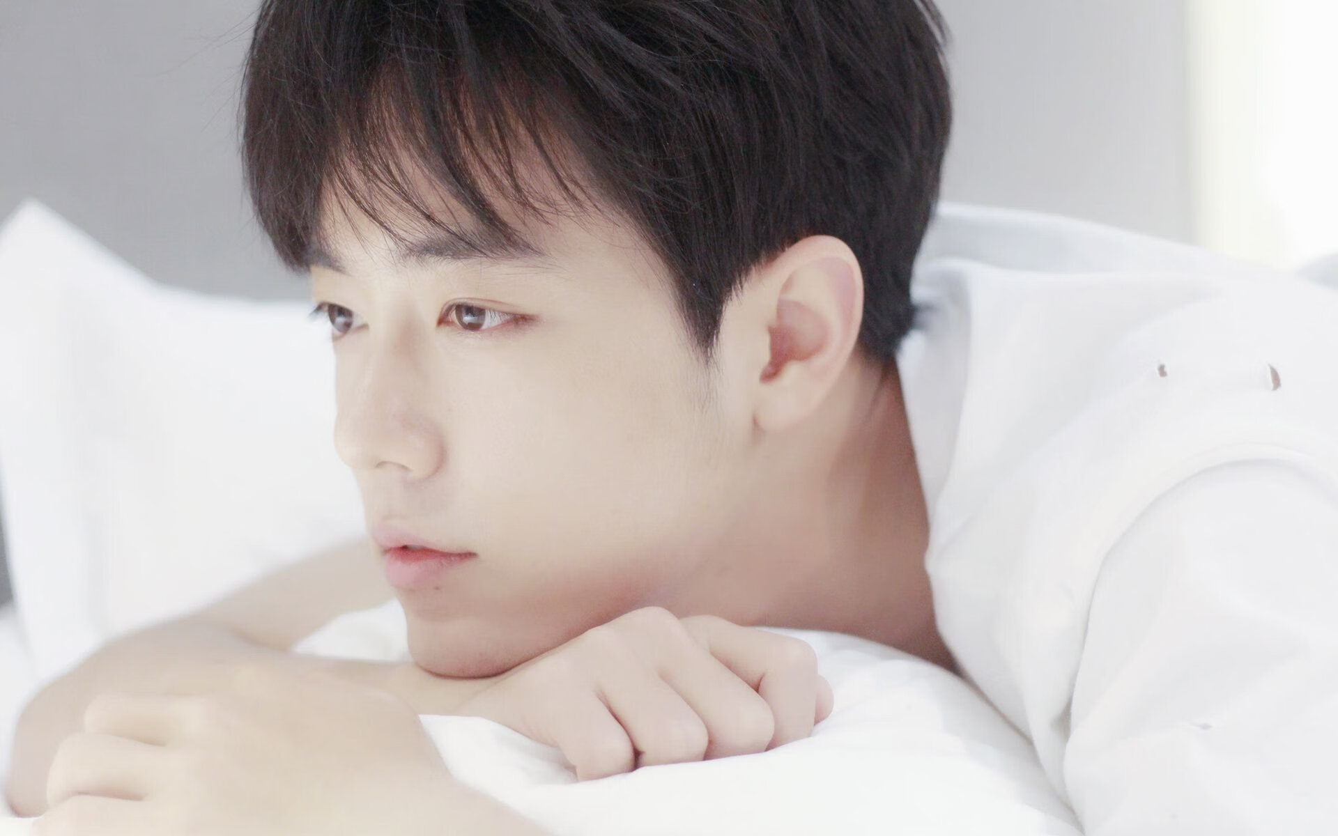 伦纳德压制级发挥引领雄鹿队轻松击败深圳队